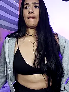 Snapshot of Maeena chatting on 03/18/25, 01:34 Maeena online show from 03/18/25, 01:34