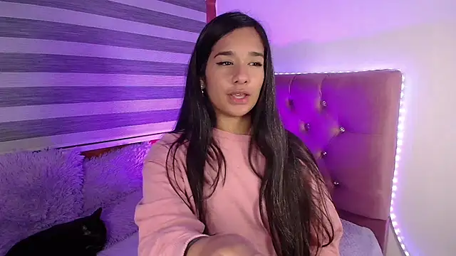 Snapshot of Maeena chatting on 01/19/25, 03:08 Maeena online show from 01/19/25, 03:08