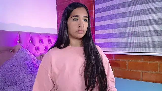 Snapshot of Maeena chatting on 12/11/24, 11:21 Maeena online show from 12/11/24, 11:21