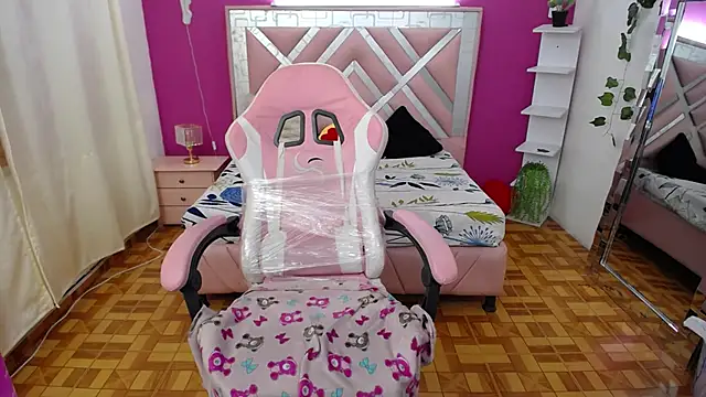 brithany smiith  online show from 02/22/25, 06:39