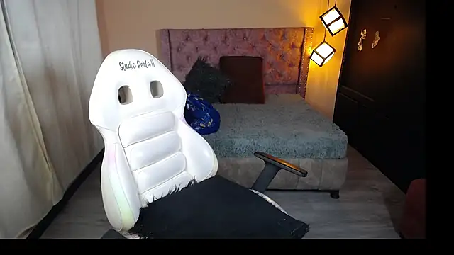 brithany smiith  online show from 02/06/25, 04:10