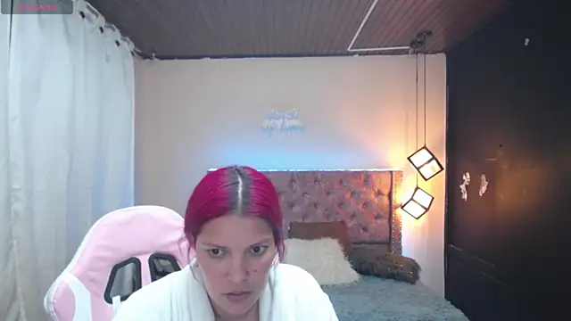 brithany smiith  online show from 02/27/25, 02:03