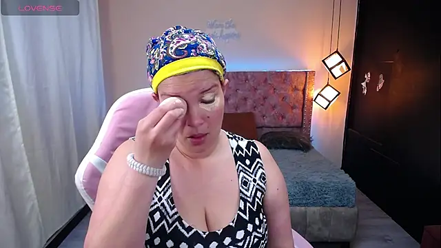 brithany smiith  online show from 03/03/25, 02:44