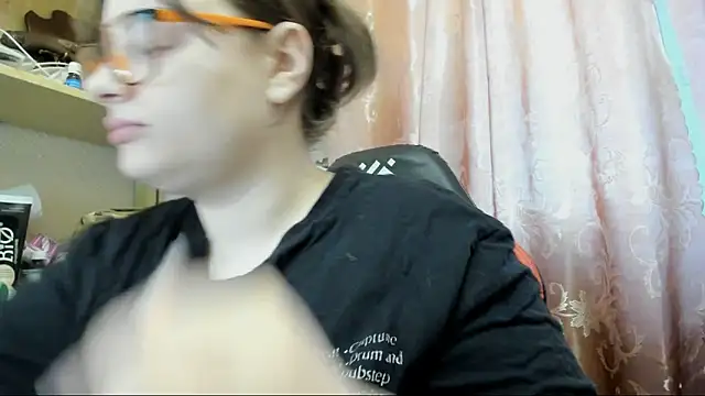 Snapshot of Seductive_She_Wolf chatting on 05/05/26, 06:11 Seductive She Wolf online show from 05/05/26, 06:11