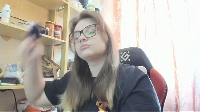 Snapshot of Seductive_She_Wolf chatting on 04/29/26, 04:33 Seductive She Wolf online show from 04/29/26, 04:33