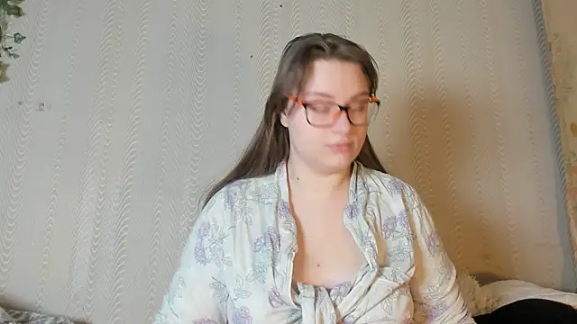 Snapshot of Seductive_She_Wolf chatting on 05/06/26, 04:11 Seductive She Wolf online show from 05/06/26, 04:11