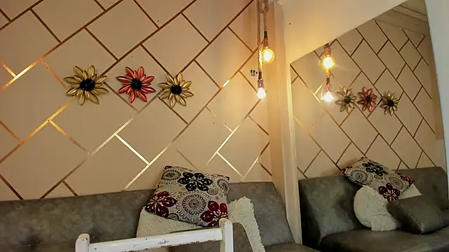 marianeporter   online show from 05/20/26, 11:07
