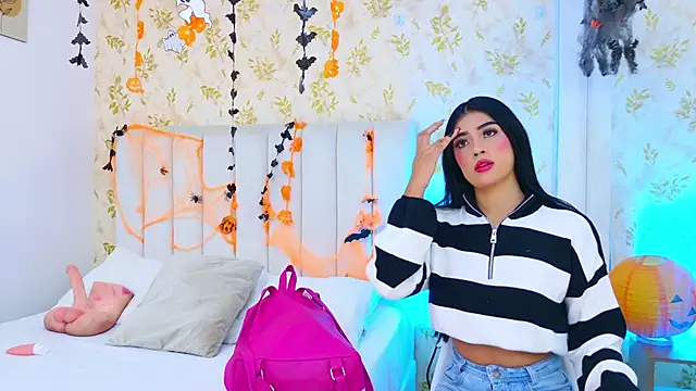 Mia-Monroe online show from 10/31/25, 11:33