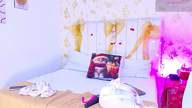 Mia-Monroe online show from 12/19/25, 08:11