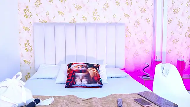 Mia-Monroe online show from 11/21/25, 07:46