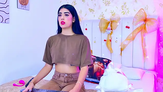 Mia-Monroe online show from 12/01/25, 07:37