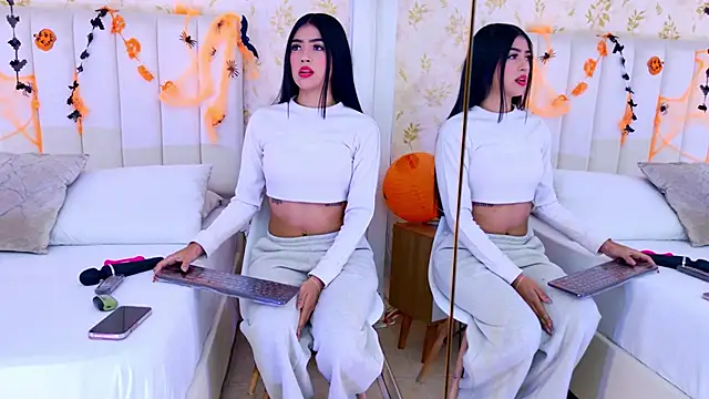 Mia-Monroe online show from 10/27/25, 07:48