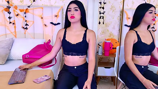 Mia-Monroe online show from 10/19/25, 07:38