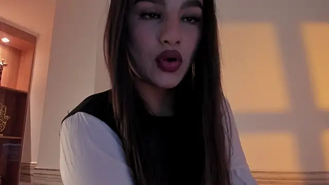 Snapshot of Sophia_Cambpell chatting on 05/16/26, 09:58 Sophia Cambpell online show from 05/16/26, 09:58