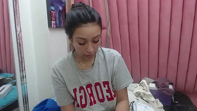 Snapshot of Sarah_Hornny chatting on 10/12/25, 04:14 Sarah Hornny online show from 10/12/25, 04:14