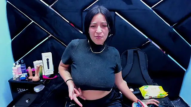 Sarah Hornny online show from 11/12/25, 04:27