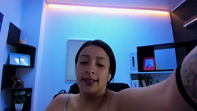 Snapshot of Sarah_Hornny chatting on 06/07/26, 03:39 Sarah Hornny online show from 06/07/26, 03:39
