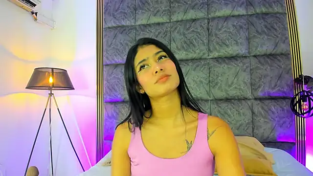 Snapshot of LaurenRodriiguez chatting on 11/11/25, 12:55 LaurenRodriiguez online show from 11/11/25, 12:55