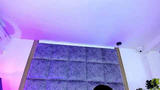 Snapshot of LaurenRodriiguez chatting on 10/20/25, 04:29 LaurenRodriiguez online show from 10/20/25, 04:29