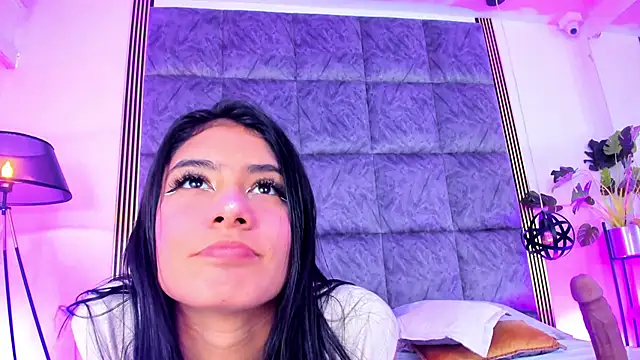 Snapshot of LaurenRodriiguez chatting on 10/24/25, 12:59 LaurenRodriiguez online show from 10/24/25, 12:59