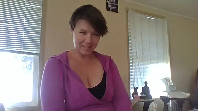 Snapshot of KatieBARBiE98 chatting on 09/08/25, 08:52 KatieBARBiE98 online show from 09/08/25, 08:52