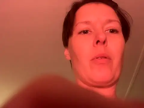 Snapshot of KatieBARBiE98 chatting on 10/22/25, 01:05 KatieBARBiE98 online show from 10/22/25, 01:05