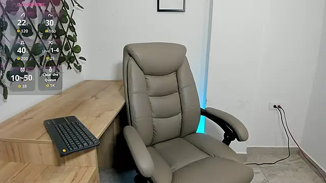 Snapshot of Madeleine__w chatting on 03/08/26, 12:05 Madeleine w online show from 03/08/26, 12:05