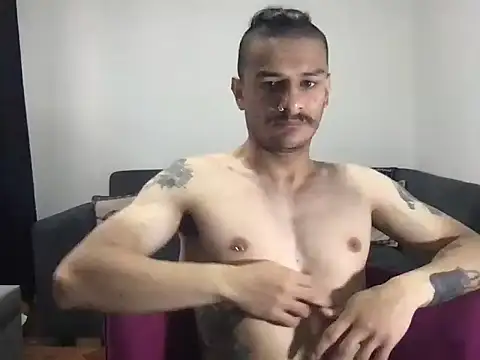 Snapshot of HorrorotikA chatting on 04/04/26, 04:35 HorrorotikA online show from 04/04/26, 04:35