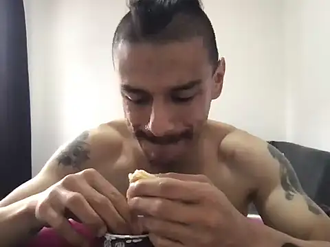 Snapshot of HorrorotikA chatting on 04/01/26, 05:32 HorrorotikA online show from 04/01/26, 05:32