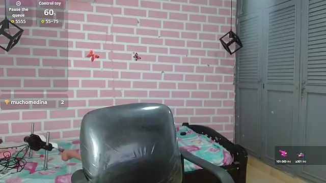 Snapshot of analus-01 chatting on 10/01/25, 10:24 analus-01 online show from 10/01/25, 10:24