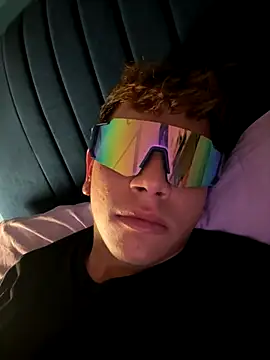 calleaaaa online show from 10/25/25, 02:33