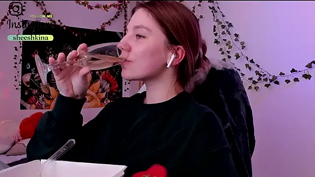 Snapshot of somejgirl chatting on 12/25/24, 07:24 somejgirl online show from 12/25/24, 07:24