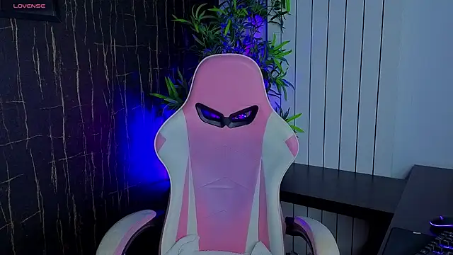 AlyseReuse online show from 10/31/25, 07:32