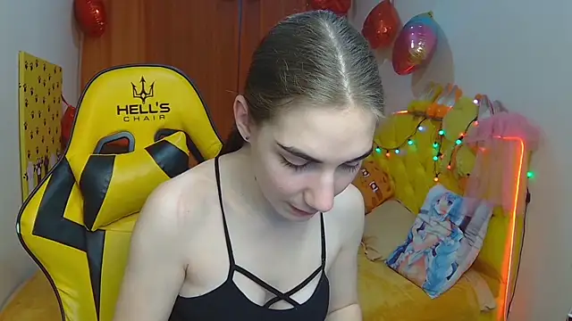 Snapshot of NikaStark_ chatting on 03/13/25, 04:38 NikaStark online show from 03/13/25, 04:38