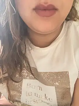 yassminsexy22 online show from 04/11/26, 01:15