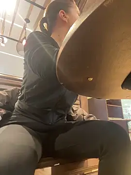 Snapshot of beautydiamond chatting on 12/22/25, 09:20 beautydiamond online show from 12/22/25, 09:20