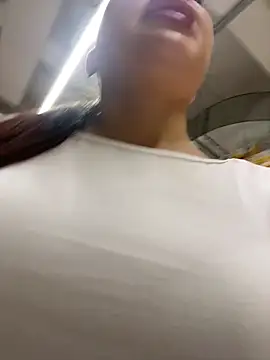 Snapshot of beautydiamond chatting on 02/06/26, 09:27 beautydiamond online show from 02/06/26, 09:27