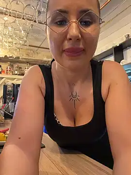 Snapshot of beautydiamond chatting on 07/18/26, 10:02 beautydiamond online show from 07/18/26, 10:02