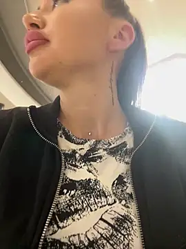 Snapshot of beautydiamond chatting on 02/19/26, 09:39 beautydiamond online show from 02/19/26, 09:39