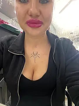 Snapshot of beautydiamond chatting on 01/07/26, 08:52 beautydiamond online show from 01/07/26, 08:52