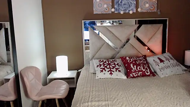 Snapshot of SophiaJoliebm chatting on 11/23/25, 04:55 SophiaJoliebm online show from 11/23/25, 04:55