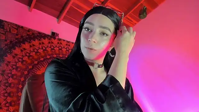 sweeet peach online show from 11/12/25, 05:00