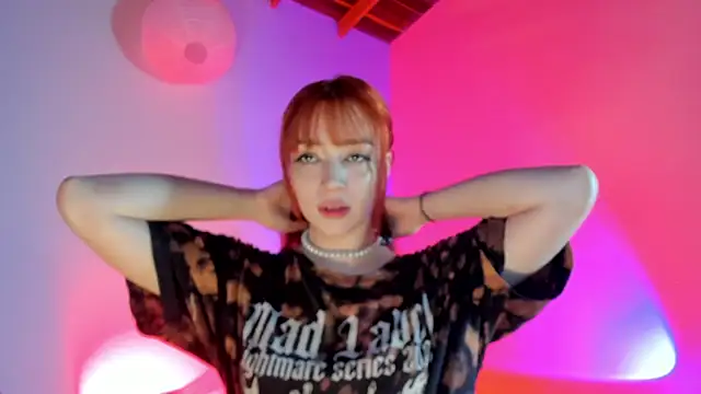 Snapshot of sweeet_peach chatting on 02/16/26, 04:33 sweeet peach online show from 02/16/26, 04:33