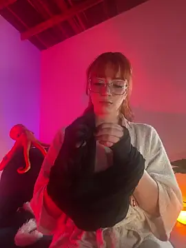 Snapshot of sweeet_peach chatting on 04/13/26, 04:49 sweeet peach online show from 04/13/26, 04:49