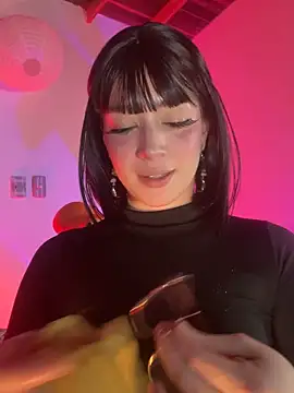 Snapshot of sweeet_peach chatting on 03/18/26, 03:53 sweeet peach online show from 03/18/26, 03:53