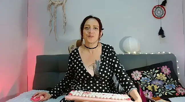 Snapshot of catalinamommyx chatting on 02/20/25, 03:45 catalinamommyx online show from 02/20/25, 03:45