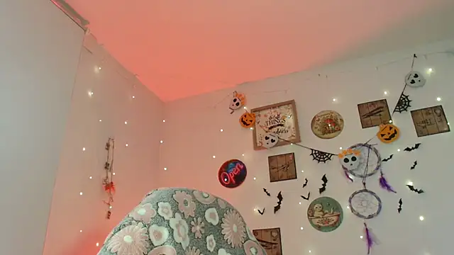 catalinamommyx online show from 10/31/25, 01:02