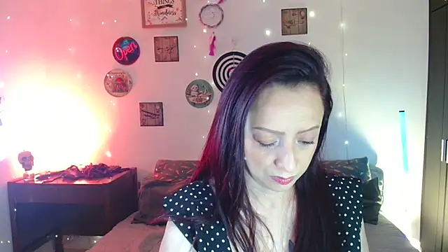 Snapshot of catalinamommyx chatting on 06/16/26, 12:43 catalinamommyx online show from 06/16/26, 12:43