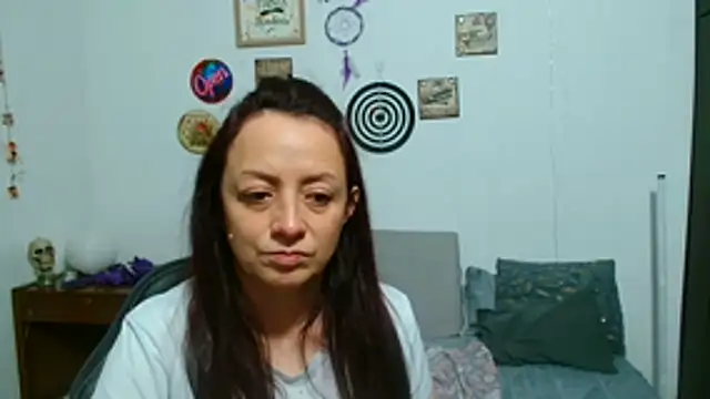 Snapshot of catalinamommyx chatting on 06/12/26, 02:09 catalinamommyx online show from 06/12/26, 02:09