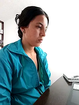 Snapshot of Bonny_Klote chatting on 03/05/25, 08:42 Bonny Klote online show from 03/05/25, 08:42